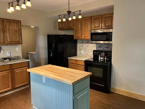 525 E State St, Iola, WI 54945 photo 7