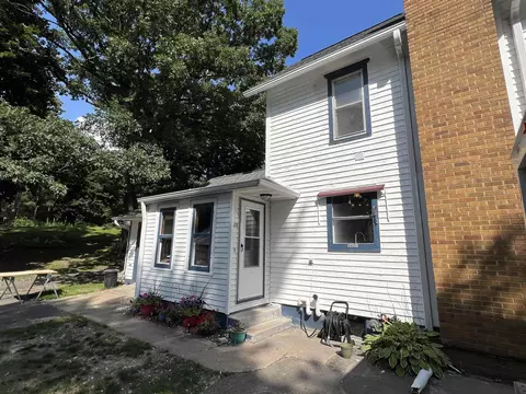 525 E State St, Iola, WI 54945 photo 4