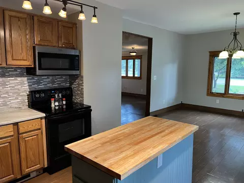 525 E State St, Iola, WI 54945 photo 6