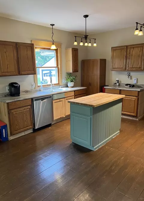 525 E State St, Iola, WI 54945 photo 8