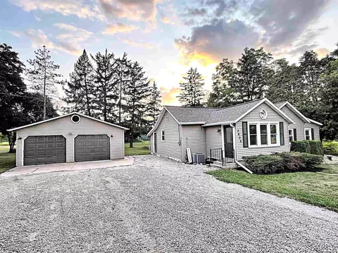 2609 Center St, Waukau, WI 54980