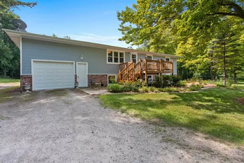 2319 School Ln, Green Bay, WI 54313