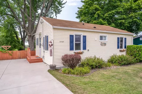 7797 Boom Bay Heights Rd, Larsen, WI 54947