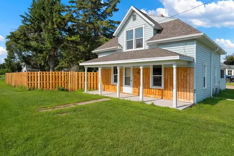 711 Hall Hay St, Crivitz, WI 54114