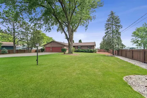 1717 W Butte Des Morts Beach Rd, Neenah, WI 54956