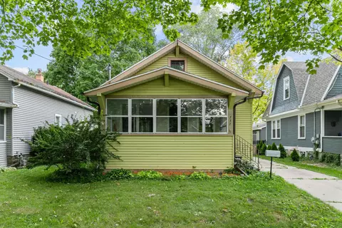 737 Evans St, Oshkosh, WI 54901