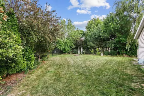 4713 Periwinkle Ct, Appleton, WI 54914 photo 2