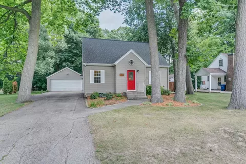 1014 Red Oak Ln, Appleton, WI 54915