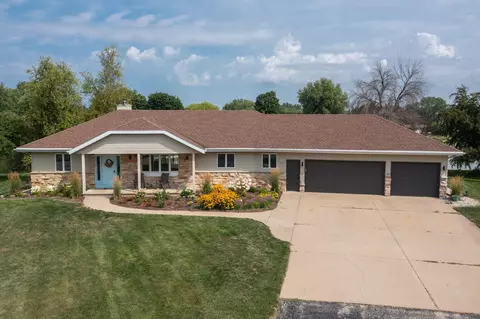 3288 Creek Side Dr, Oshkosh, WI 54904