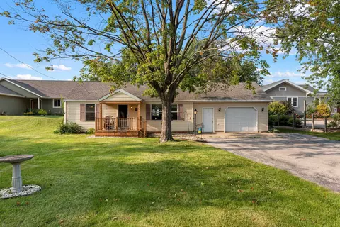 2637 E Shore Dr, Green Bay, WI 54302