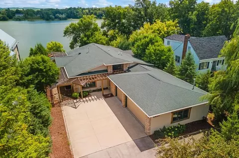 2559 Lost Dauphin Rd, De Pere, WI 54115