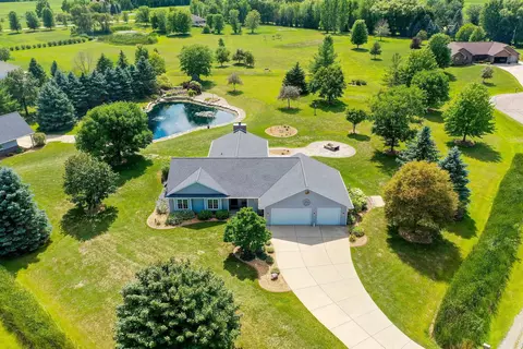 649 Harvest Winds Ct, De Pere, WI 54115