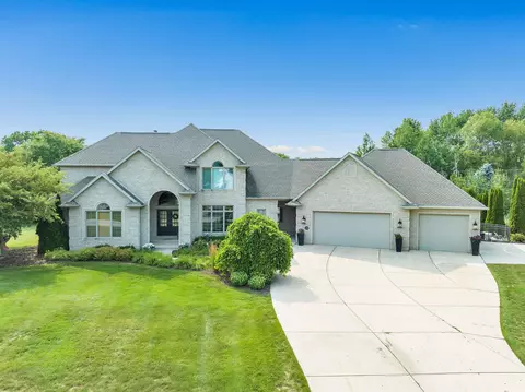4458 Nakoma Trl, Green Bay, WI 54313