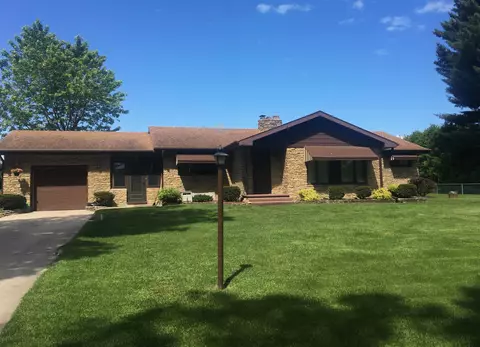 953 Bartelt St, Gresham, WI 54128