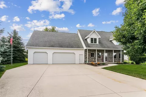 334 Star Ct, Hilbert, WI 54129