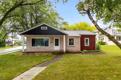 1901 Greenbay Rd, Kaukauna, WI 54130