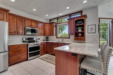 3024 E Greenleaf Dr, Appleton, WI 54915 photo 4