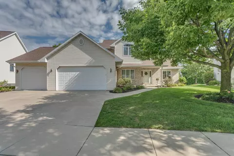 3024 E Greenleaf Dr, Appleton, WI 54915 photo 2