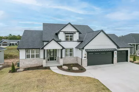 1777 Arbor Gate Ln, Green Bay, WI 54311