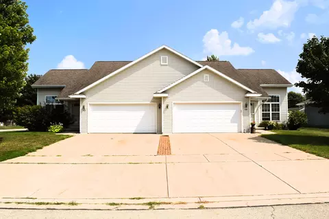 406 Rosemary Dr, Pulaski, WI 54162