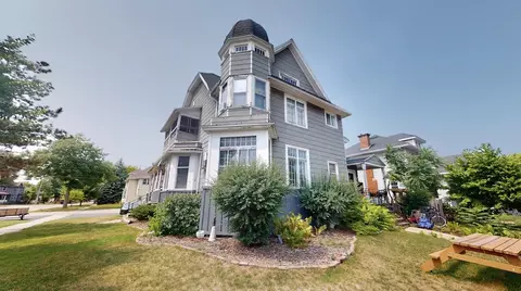 803 N Broadway St, Green Bay, WI 54303