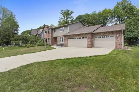 2614 Good Shepherd Ln, Green Bay, WI 54313