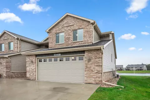 2342 E Plank Cir #B, Appleton, WI 54915