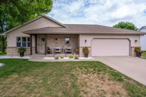 2948 Meadowview St, Kaukauna, WI 54130