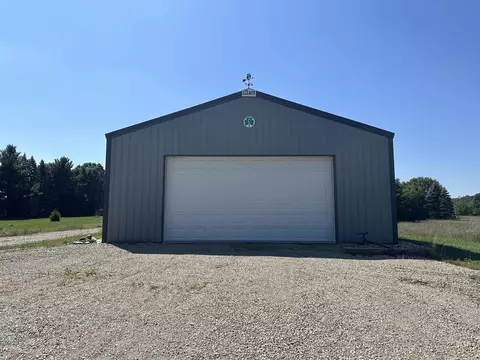 e1557 West Mccrossen Road, Waupaca, WI 54981