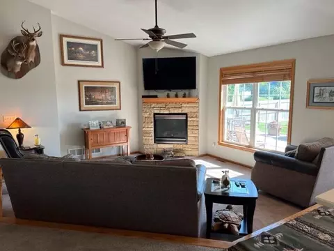 5018 N Cherryvale Ave, Appleton, WI 54913 photo 9