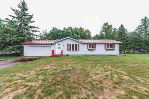 547 Highland Dr, Waupaca, WI 54981