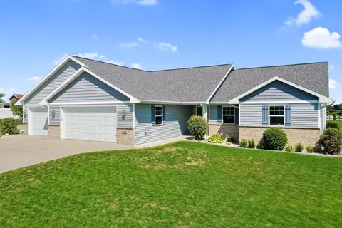 1682 Red Oak St, Green Bay, WI 54313