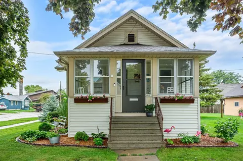 1403 Cedar St, Oshkosh, WI 54901