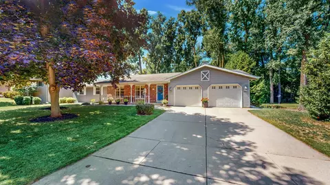 1258 Sand Hill Dr, Green Bay, WI 54301