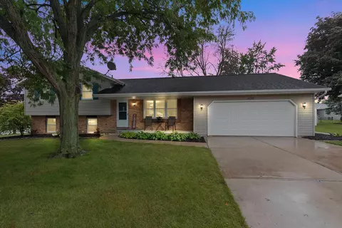 1722 Mayfair St, De Pere, WI 54115