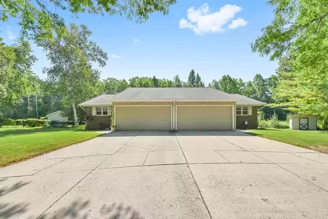 2483 Hemlock Ct, Green Bay, WI 54311