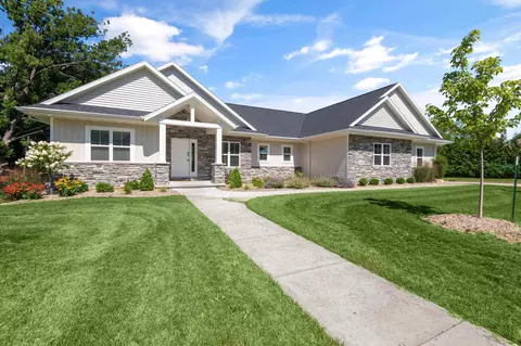 3633 Arcadia Bluff Drs, Green Bay, WI 54311