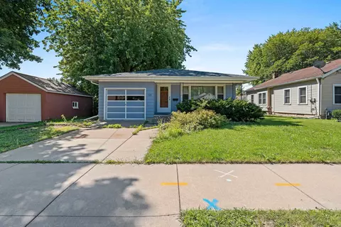 109 W 23rd Ave, Oshkosh, WI 54902