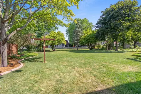 w2588 Colonial Court, Appleton, WI 54915 photo 49