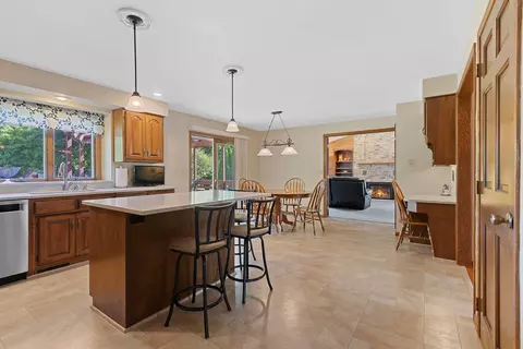 w2588 Colonial Court, Appleton, WI 54915 photo 14