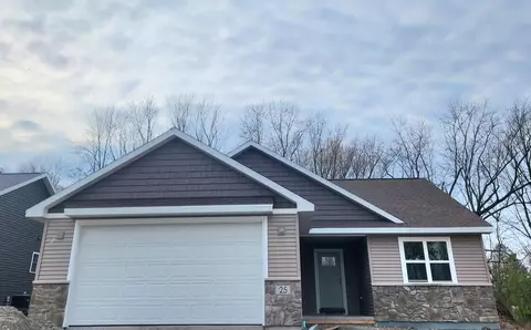 25 Ash Grove Pl, Kaukauna, WI 54130