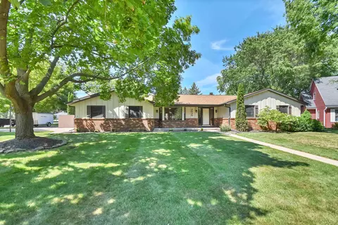 3030 Ridgeview Ct, Green Bay, WI 54301