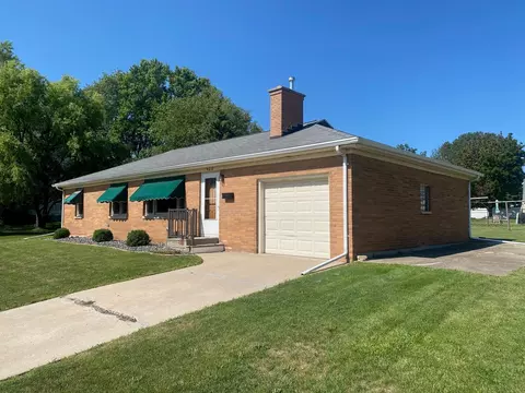 908 S 6th St, De Pere, WI 54115