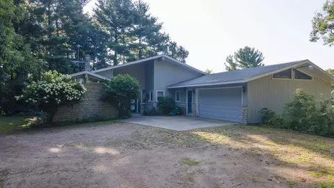 9671 3rd St, Almond, WI 54909
