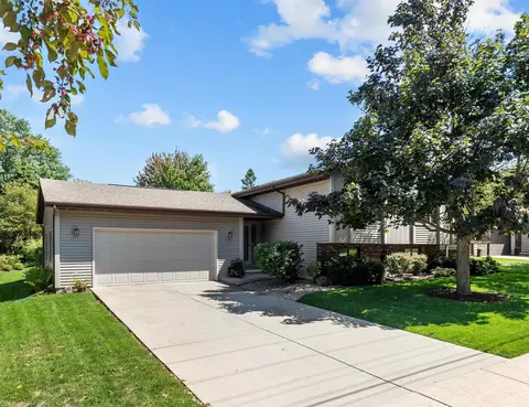 1850 S Oakwood Rd, Oshkosh, WI 54904