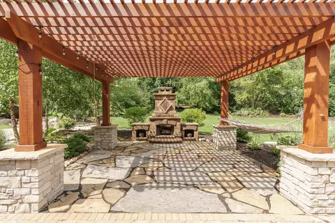 2310 E Stirling Pkwy, Appleton, WI 54913 photo 2