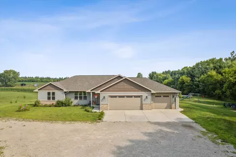 3904 Sandhill Dr, Pulaski, WI 54162