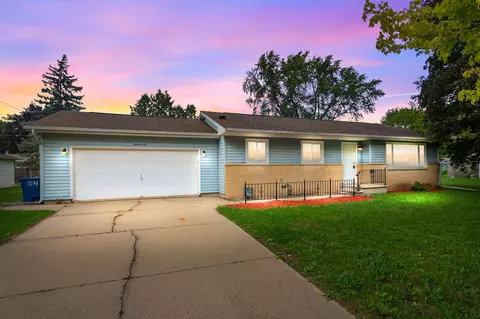 702 W Gruenwald Ave, Oshkosh, WI 54901