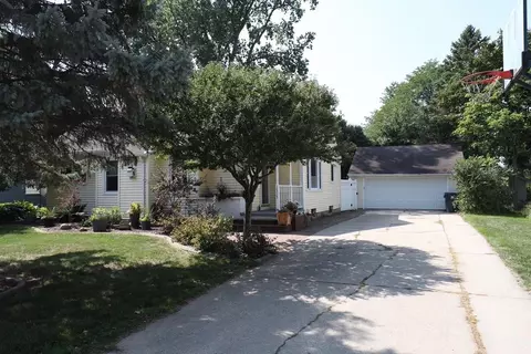 1315 Whittier Dr, Neenah, WI 54956