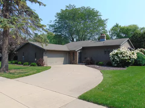 1722 Van Zeeland Ct, Little Chute, WI 54140